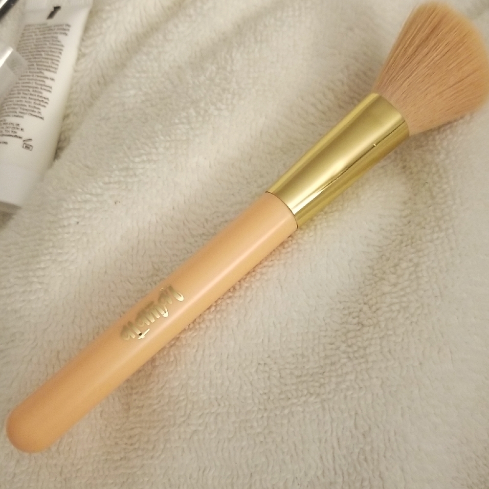 Alamar Cosmetics Cheek Perfecting Brush